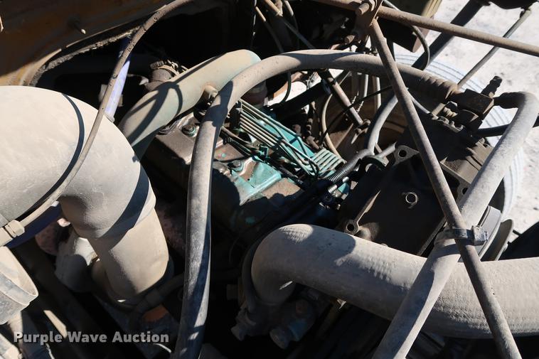 image for item DD5331 1988 International 1954 dump truck