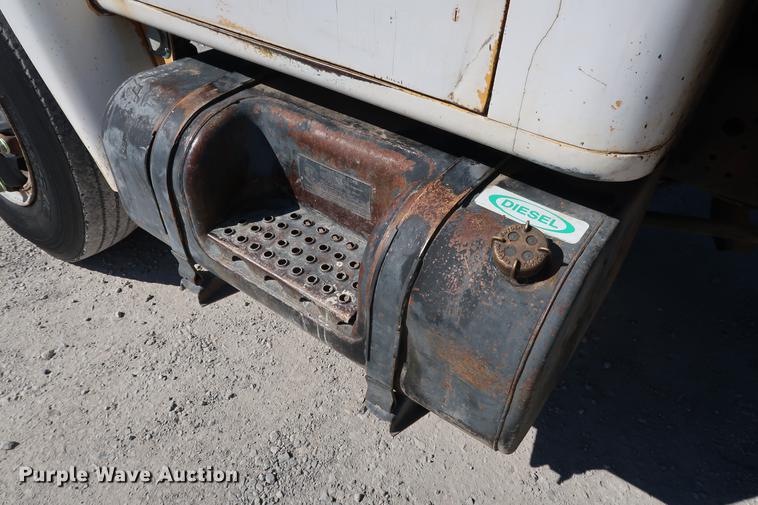 image for item DD5331 1988 International 1954 dump truck