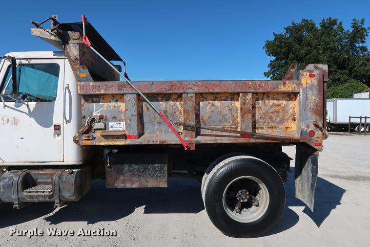 image for item DD5331 1988 International 1954 dump truck