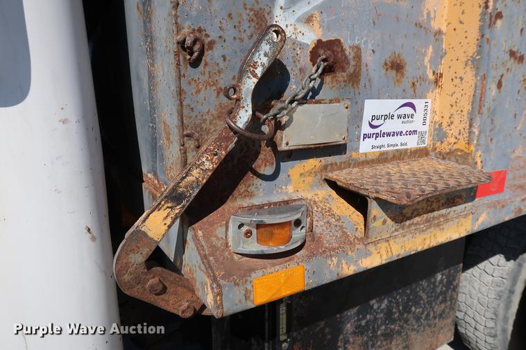 image for item DD5331 1988 International 1954 dump truck