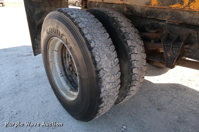 image for item DD5331 1988 International 1954 dump truck