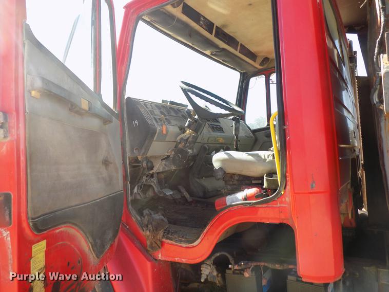 image for item DD5347 1998 Freightliner FL80 dump truck