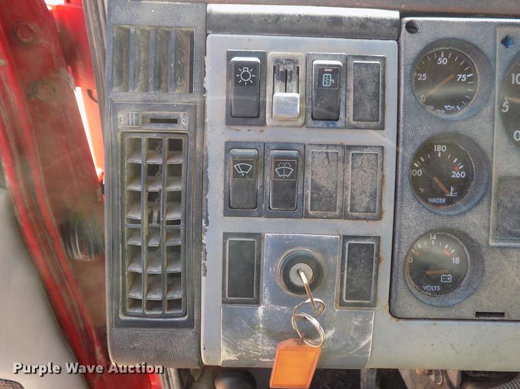 image for item DD5347 1998 Freightliner FL80 dump truck