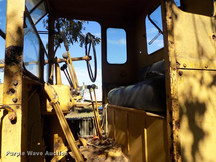 image for item DD5352 Caterpillar 12 rigid frame motor grader