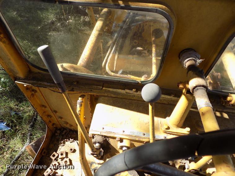 image for item DD5352 Caterpillar 12 rigid frame motor grader