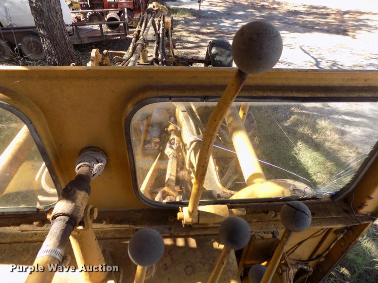 image for item DD5352 Caterpillar 12 rigid frame motor grader