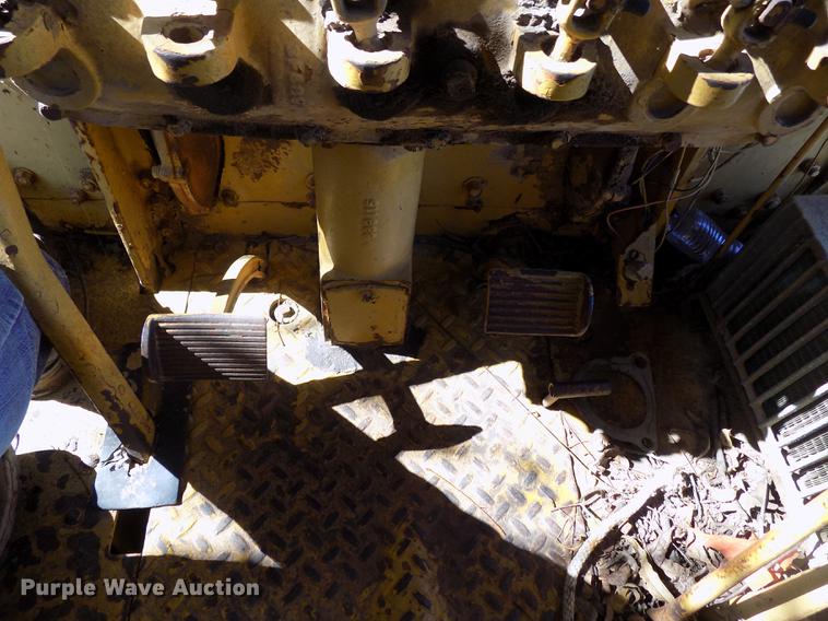 image for item DD5352 Caterpillar 12 rigid frame motor grader