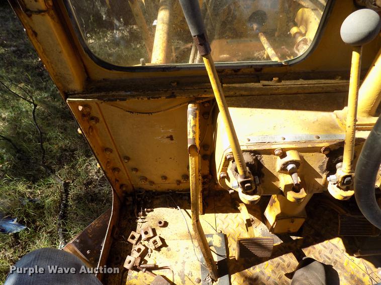 image for item DD5352 Caterpillar 12 rigid frame motor grader