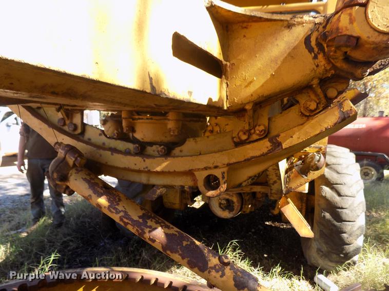 image for item DD5352 Caterpillar 12 rigid frame motor grader