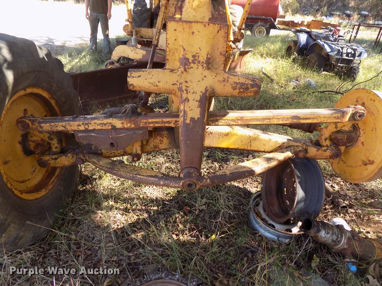 image for item DD5352 Caterpillar 12 rigid frame motor grader