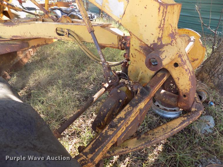 image for item DD5352 Caterpillar 12 rigid frame motor grader