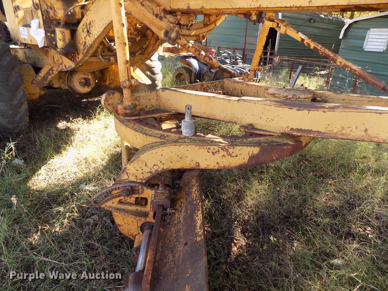 image for item DD5352 Caterpillar 12 rigid frame motor grader