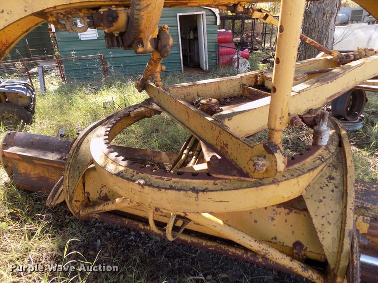 image for item DD5352 Caterpillar 12 rigid frame motor grader