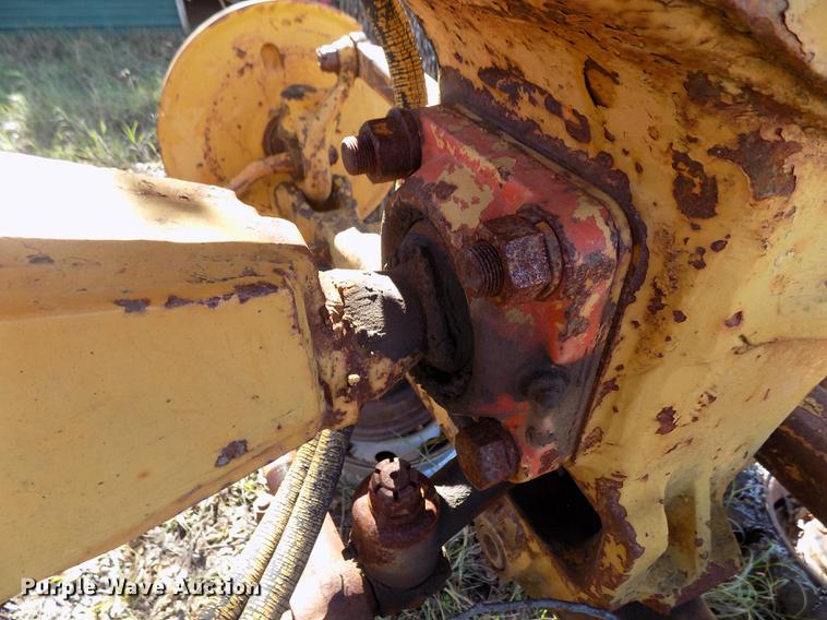 image for item DD5352 Caterpillar 12 rigid frame motor grader