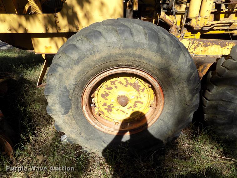 image for item DD5352 Caterpillar 12 rigid frame motor grader