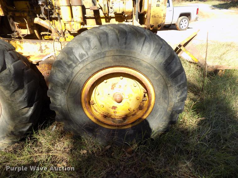 image for item DD5352 Caterpillar 12 rigid frame motor grader