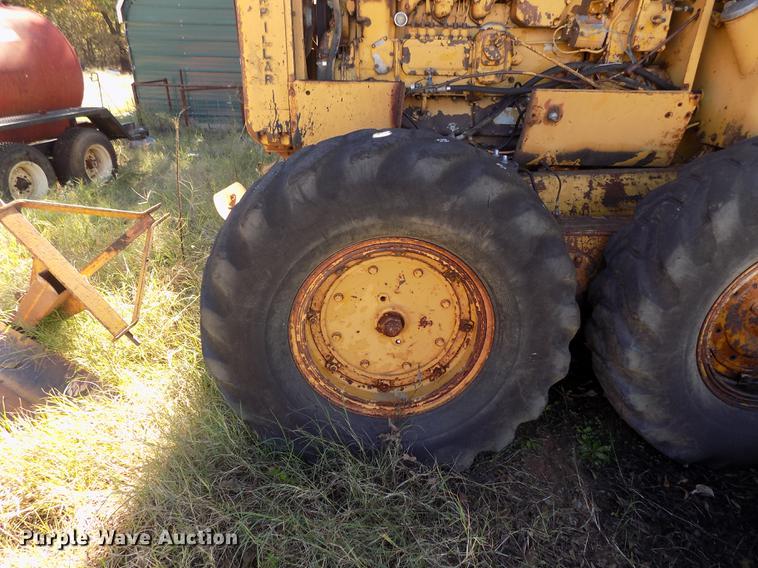 image for item DD5352 Caterpillar 12 rigid frame motor grader