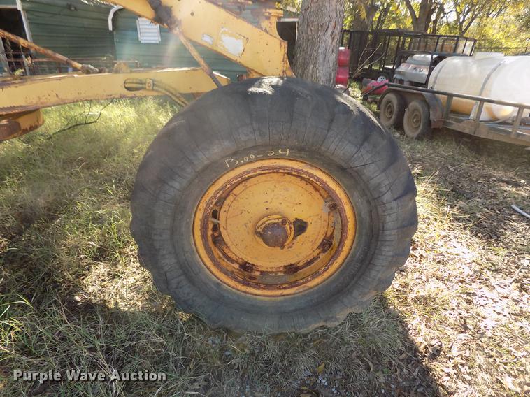 image for item DD5352 Caterpillar 12 rigid frame motor grader