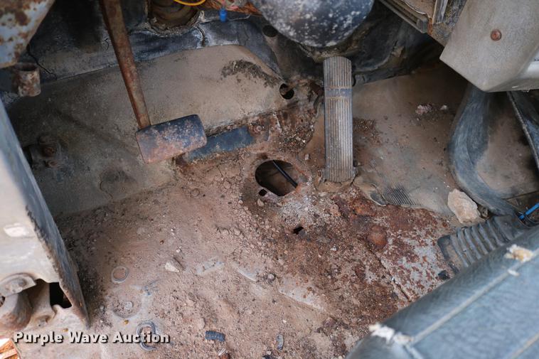 image for item DD5356 1989 Mack R690ST semi truck