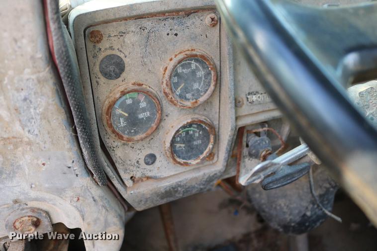 image for item DD5356 1989 Mack R690ST semi truck