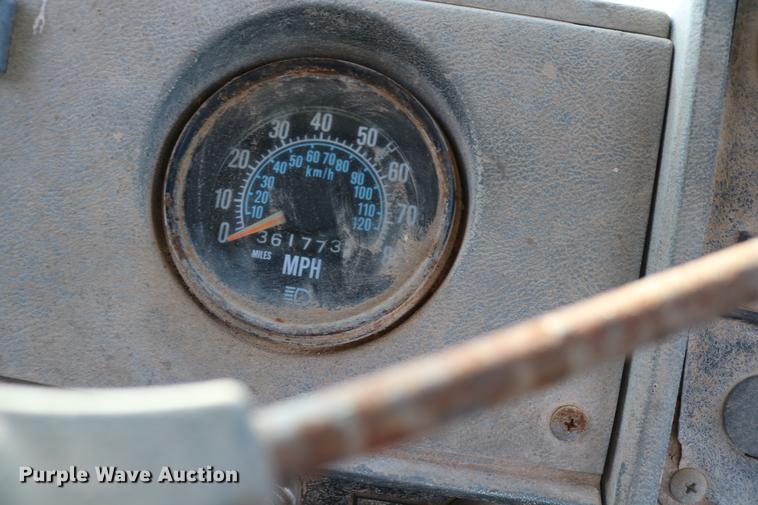 image for item DD5356 1989 Mack R690ST semi truck