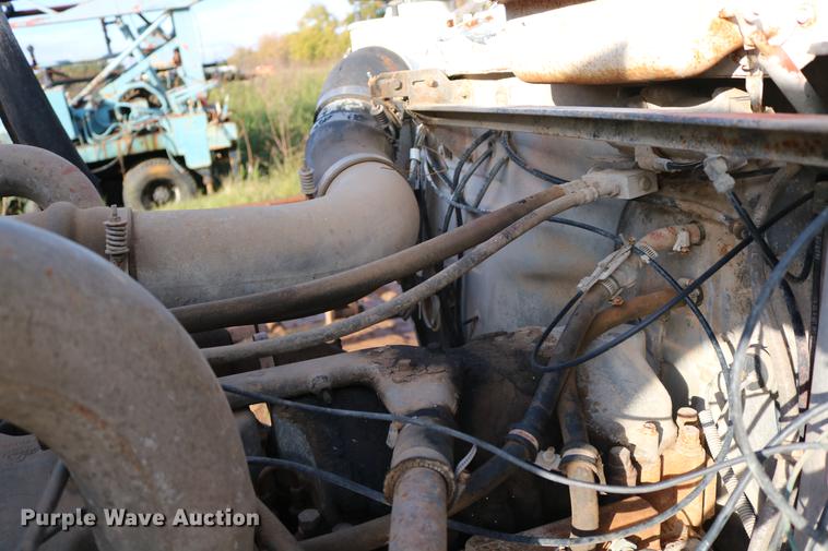 image for item DD5356 1989 Mack R690ST semi truck