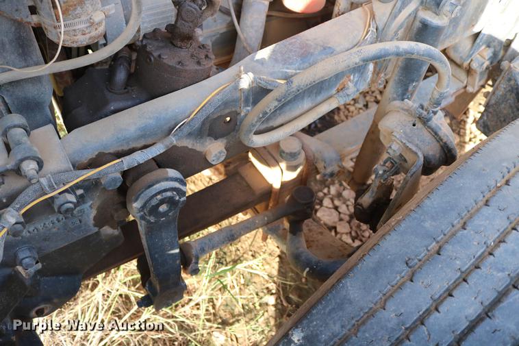 image for item DD5356 1989 Mack R690ST semi truck