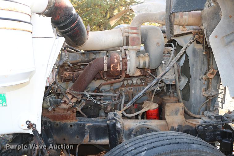 image for item DD5356 1989 Mack R690ST semi truck