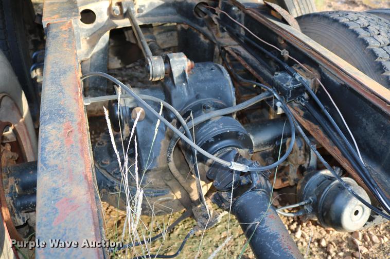 image for item DD5356 1989 Mack R690ST semi truck