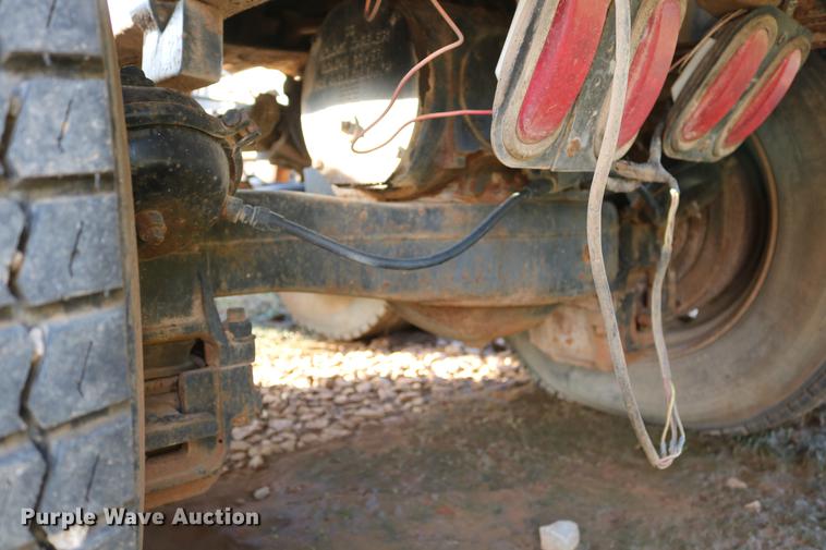 image for item DD5356 1989 Mack R690ST semi truck