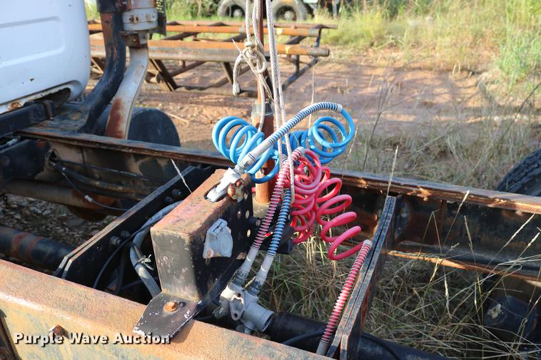 image for item DD5356 1989 Mack R690ST semi truck