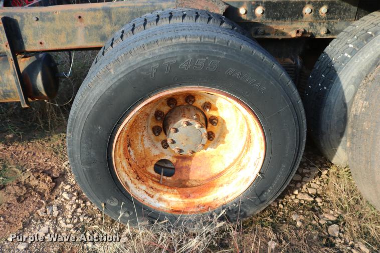 image for item DD5356 1989 Mack R690ST semi truck