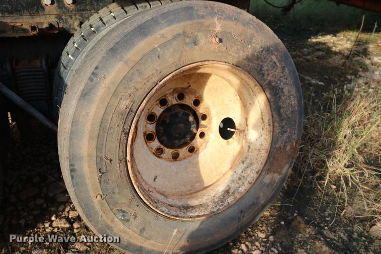 image for item DD5356 1989 Mack R690ST semi truck