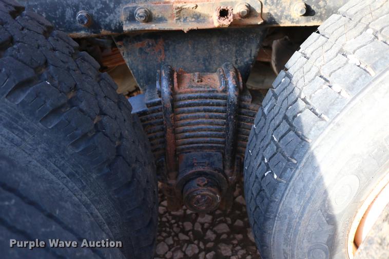 image for item DD5356 1989 Mack R690ST semi truck