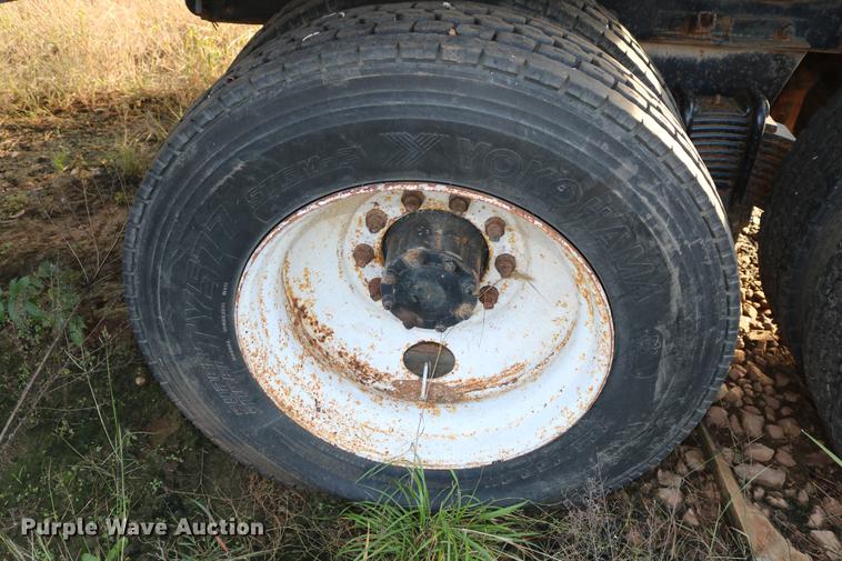 image for item DD5356 1989 Mack R690ST semi truck