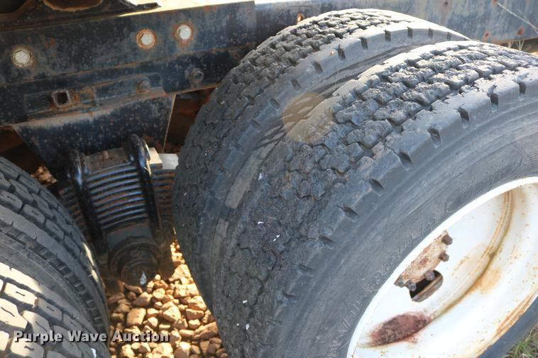 image for item DD5356 1989 Mack R690ST semi truck