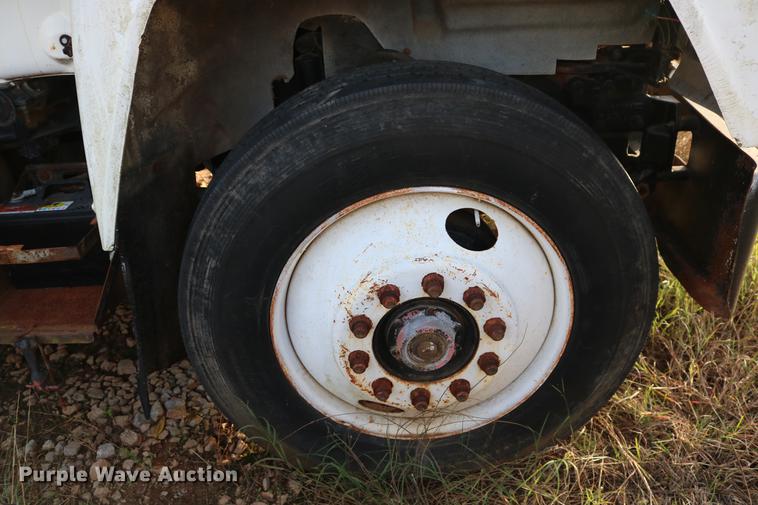 image for item DD5356 1989 Mack R690ST semi truck