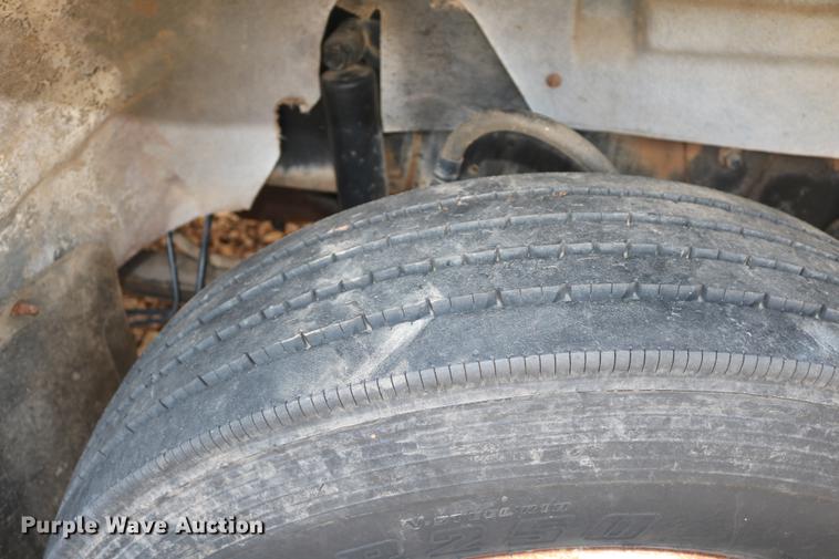 image for item DD5356 1989 Mack R690ST semi truck