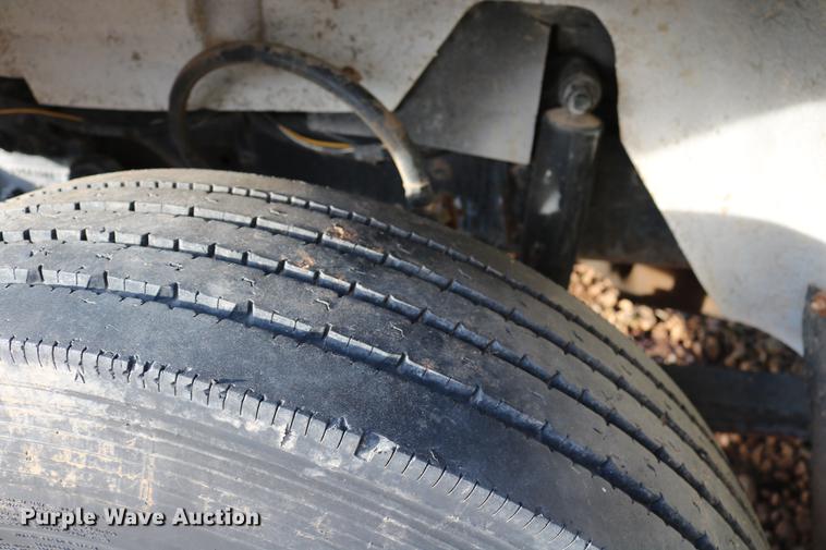 image for item DD5356 1989 Mack R690ST semi truck