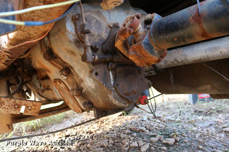 image for item DD5356 1989 Mack R690ST semi truck