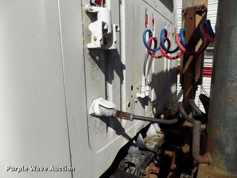 image for item DD5366 1995 International 8200 flatbed truck