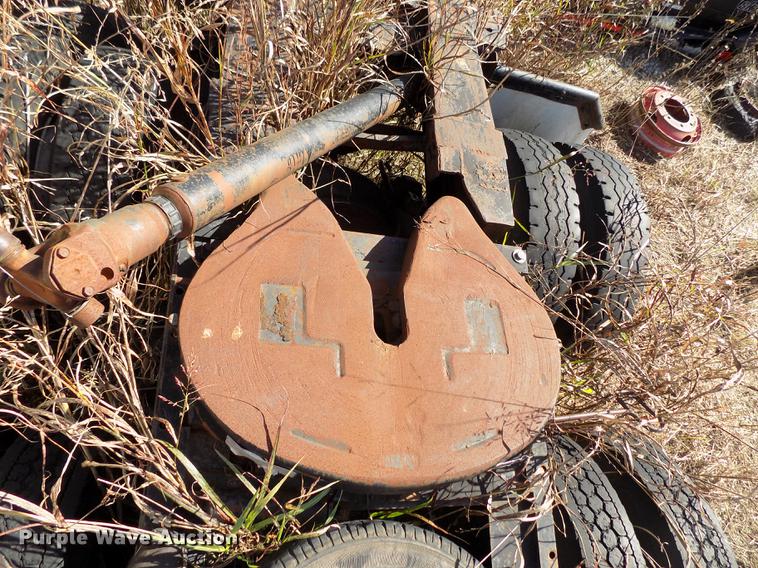 image for item DD5366 1995 International 8200 flatbed truck