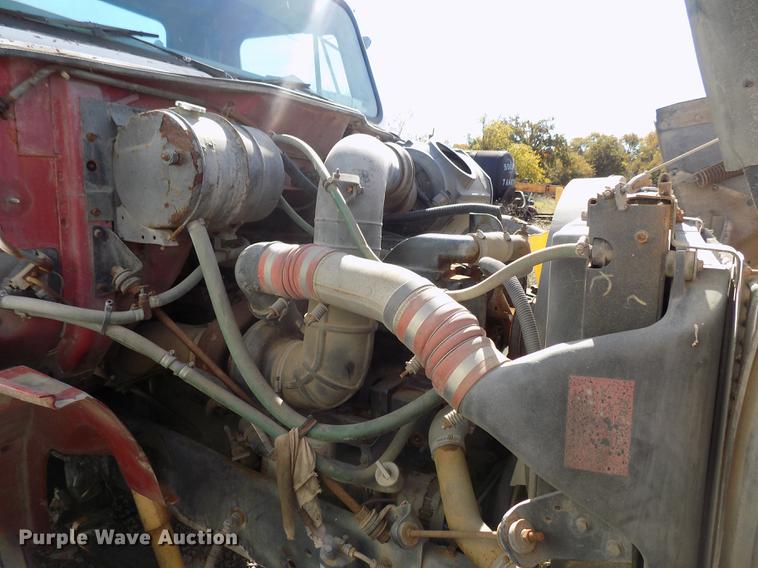 image for item DD5366 1995 International 8200 flatbed truck