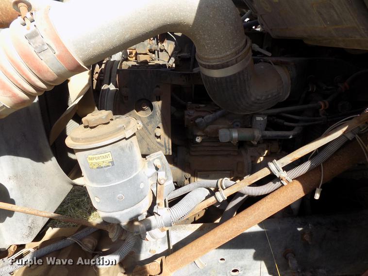 image for item DD5366 1995 International 8200 flatbed truck