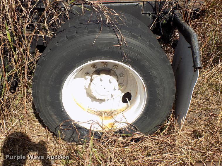 image for item DD5366 1995 International 8200 flatbed truck