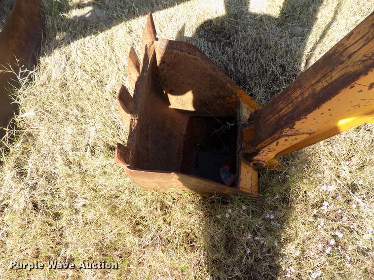 image for item DD5373 1980 Case DH4 trencher