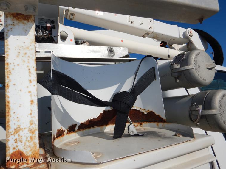 image for item DD8934 2008 Ford F550 Super Duty XL bucket truck