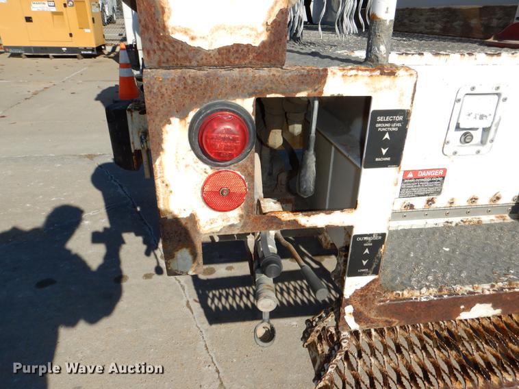 image for item DD8934 2008 Ford F550 Super Duty XL bucket truck