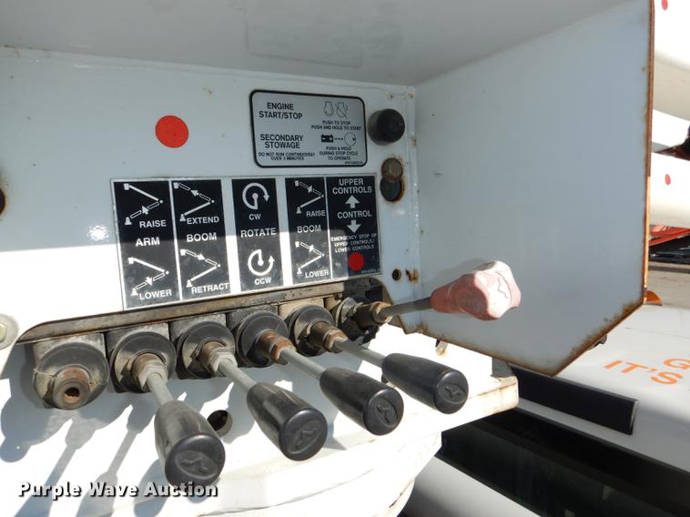 image for item DD8934 2008 Ford F550 Super Duty XL bucket truck