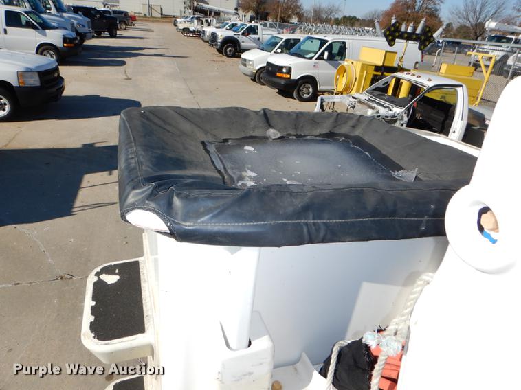 image for item DD8934 2008 Ford F550 Super Duty XL bucket truck